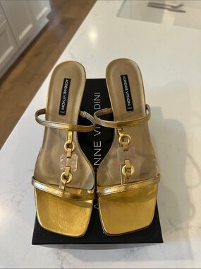NWT Adrienne Vittadini Sandals